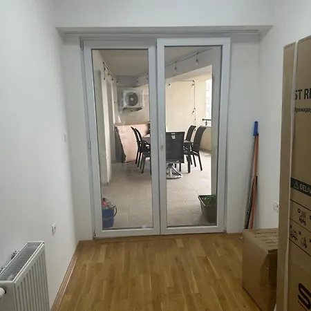 Cosmos Apartmán *